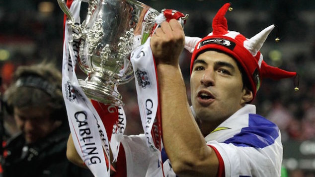 Suarez with the League Cup playing for Liverpool in 2012